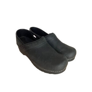 Sanita 38 7.5 Professional Work Oiled Closed Clogs in Black (450206)
